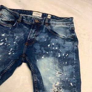 Men’s • Distressed Denim Shorts • 34 Slim